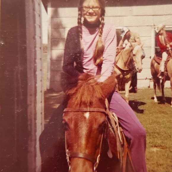 Meet your Posher, Pamela - Picture 1 of 4